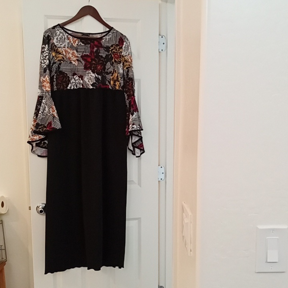 Feminine beautiful dress!